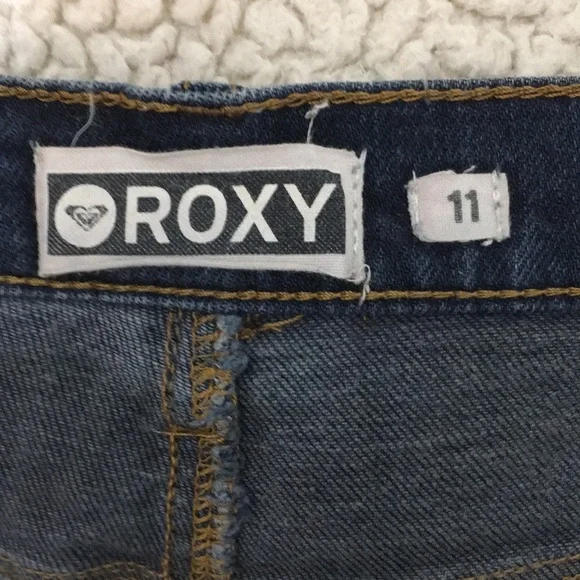 Womanβs Roxy shorts. Size 11 - Picture 3 of 6